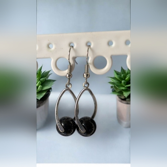 Fashion Elegant Silver and Black Earrings (EUC) - Picture 2 of 3